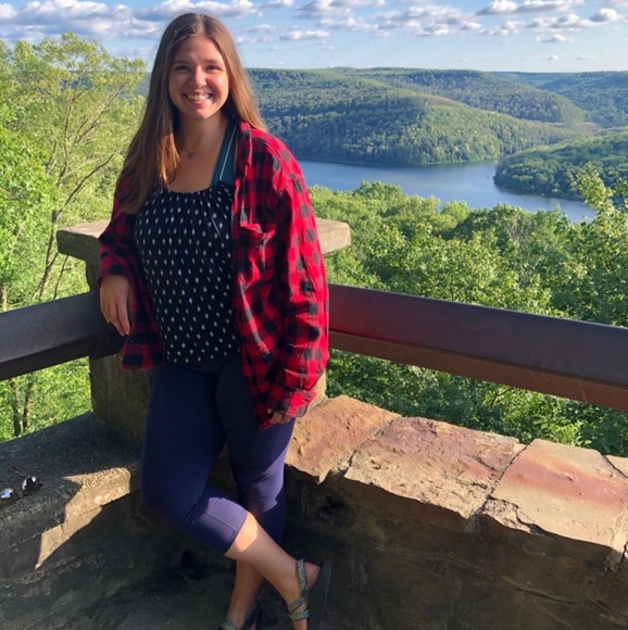 Meet your Posher, Madison - Picture 2 of 3